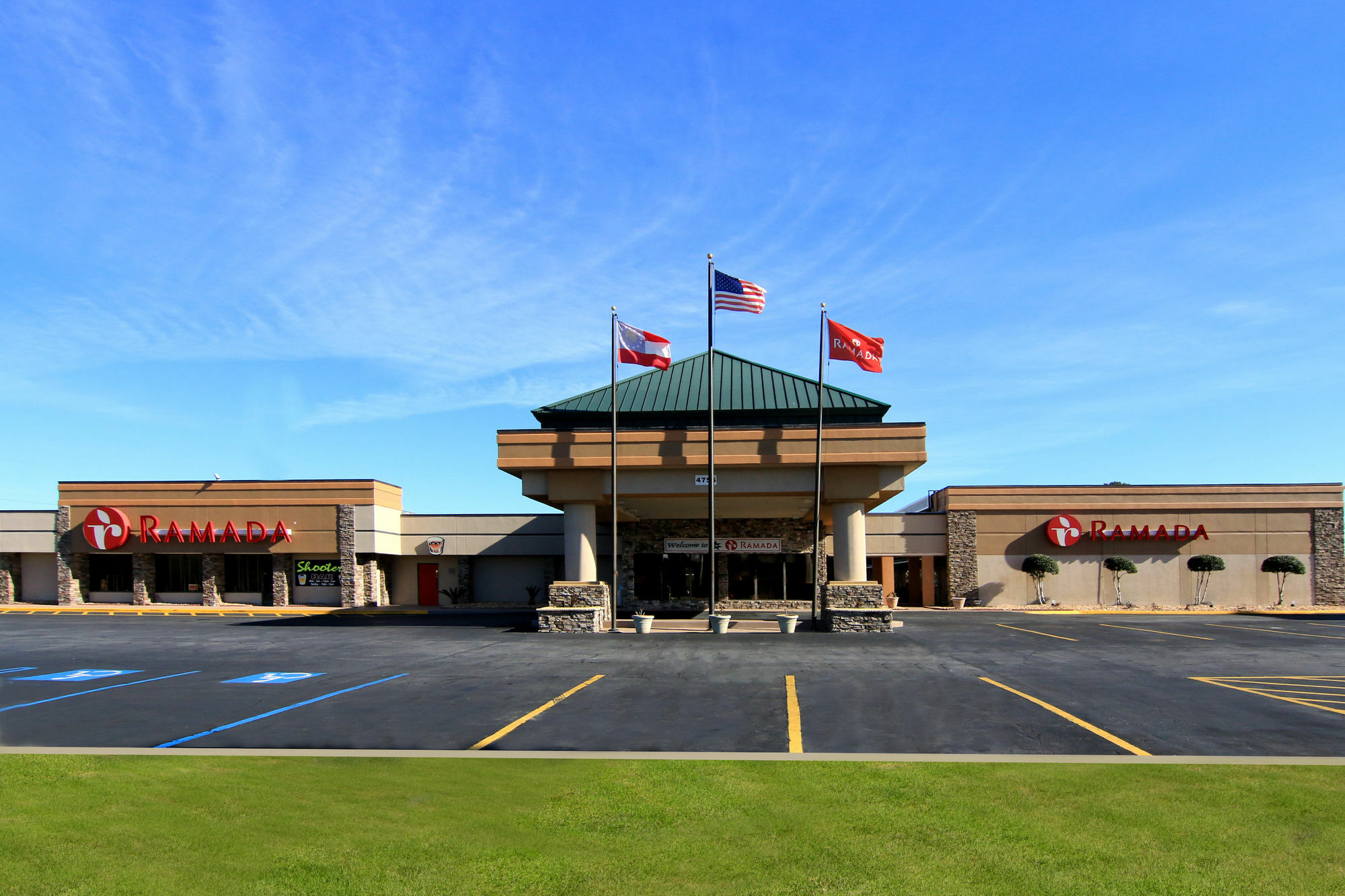 Ramada By Wyndham Macon Hotel Exterior foto